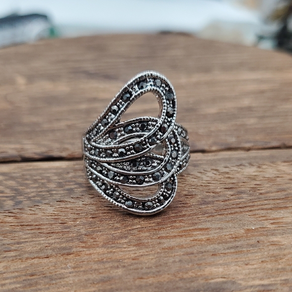 Black Rhinestones Hollywood Glamor Sterling Silver Filigree RingSize 5 R820